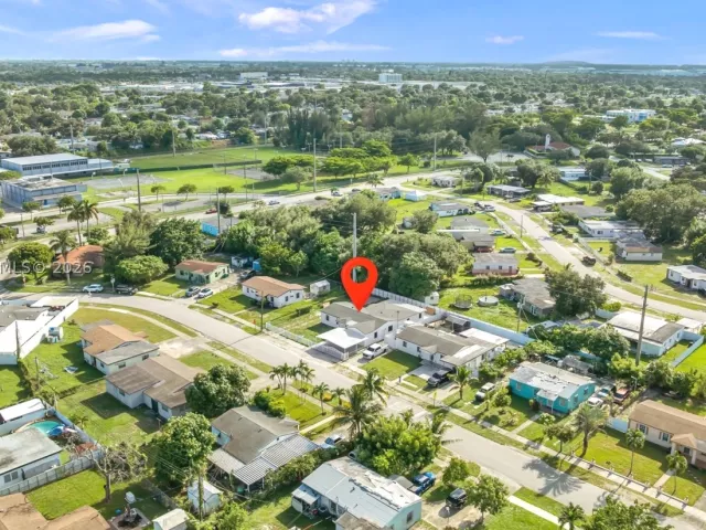 5-bedroom home for sale in Miami Gardens - 15770 NW 18th Pl - MondialRealty
