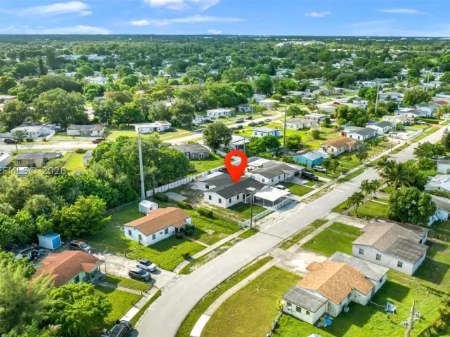 5-bedroom home for sale in Miami Gardens - 15770 NW 18th Pl - MondialRealty