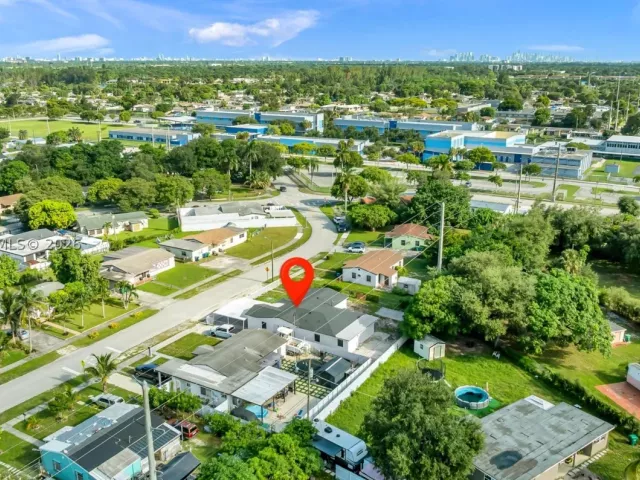 5-bedroom home for sale in Miami Gardens - 15770 NW 18th Pl - MondialRealty