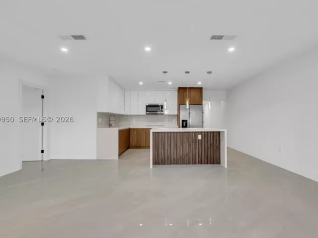 5-bedroom home for sale in Miami Gardens - 15770 NW 18th Pl - MondialRealty