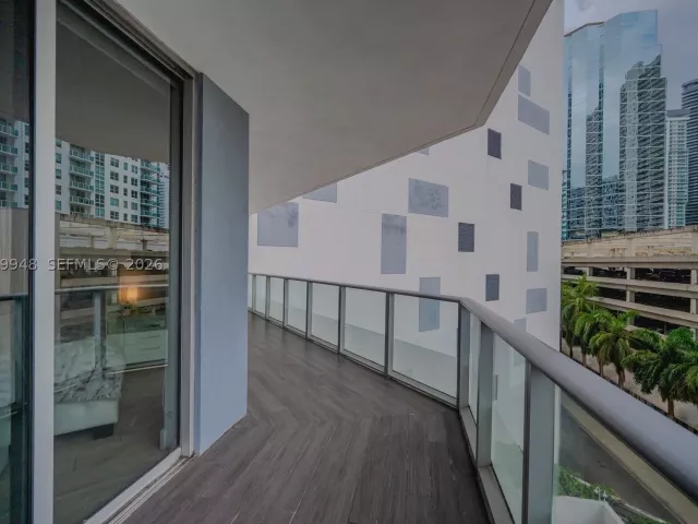 1-bedroom condo for sale in Miami - 1300 Brickell Bay Dr 710 - MondialRealty