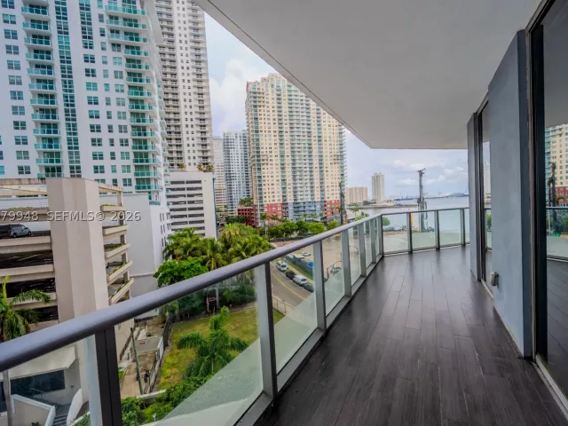 1-bedroom condo for sale in Miami - 1300 Brickell Bay Dr 710 - MondialRealty
