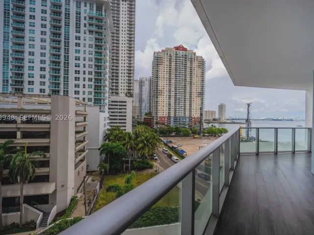 1-bedroom condo for sale in Miami - 1300 Brickell Bay Dr 710 - MondialRealty