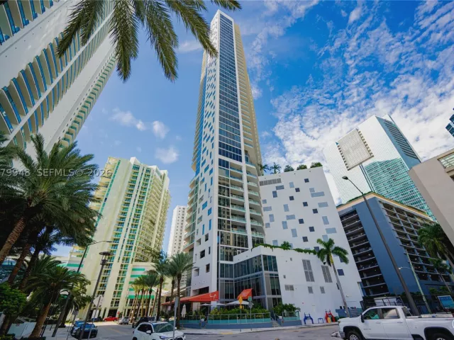 1-bedroom condo for sale in Miami - 1300 Brickell Bay Dr 710 - MondialRealty