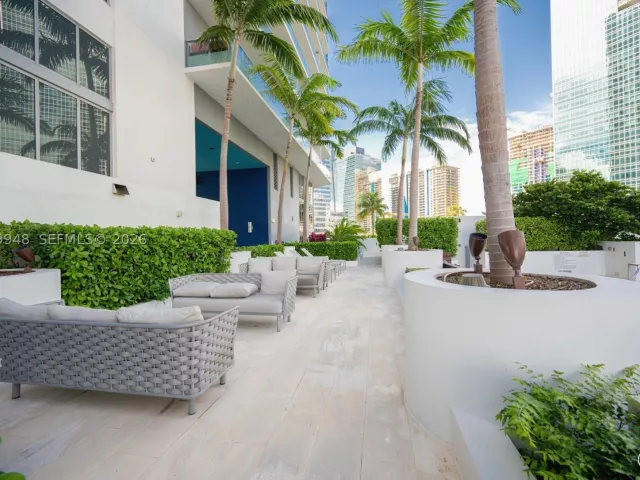 1-bedroom condo for sale in Miami - 1300 Brickell Bay Dr 710 - MondialRealty