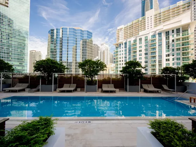 1-bedroom condo for sale in Miami - 1300 Brickell Bay Dr 710 - MondialRealty