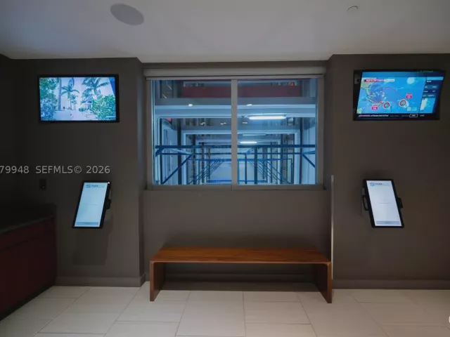 1-bedroom condo for sale in Miami - 1300 Brickell Bay Dr 710 - MondialRealty