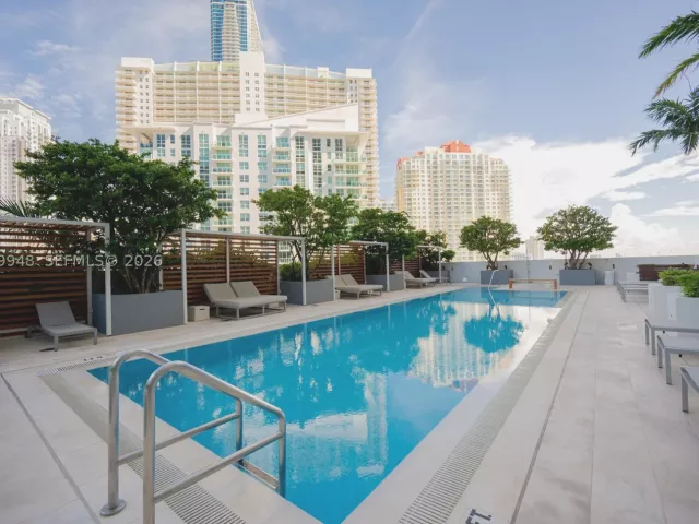 1-bedroom condo for sale in Miami - 1300 Brickell Bay Dr 710 - MondialRealty