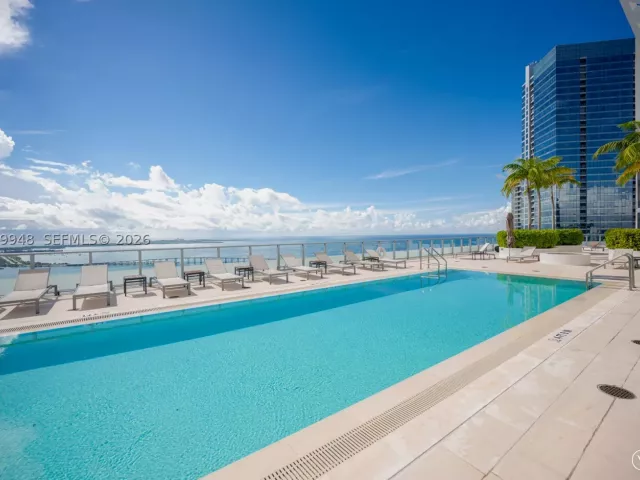 1-bedroom condo for sale in Miami - 1300 Brickell Bay Dr 710 - MondialRealty