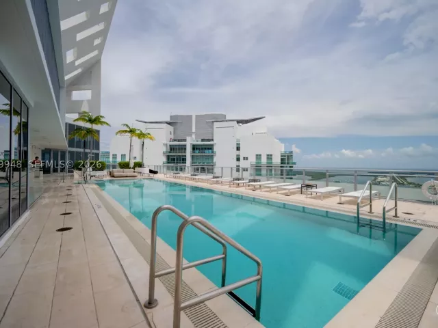 1-bedroom condo for sale in Miami - 1300 Brickell Bay Dr 710 - MondialRealty