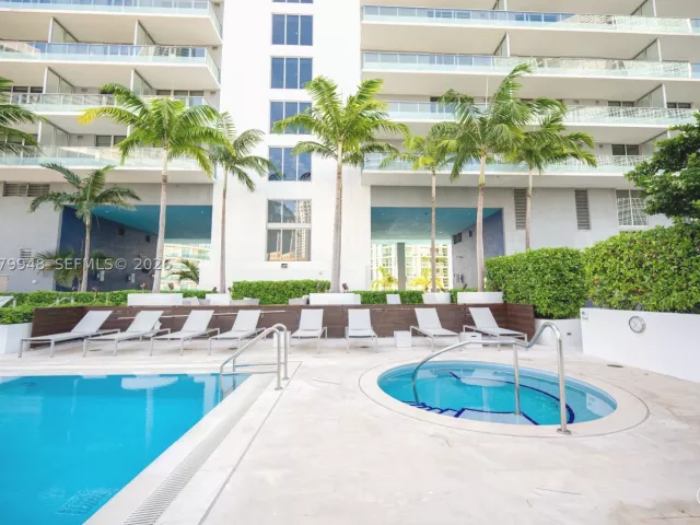 1-bedroom condo for sale in Miami - 1300 Brickell Bay Dr 710 - MondialRealty
