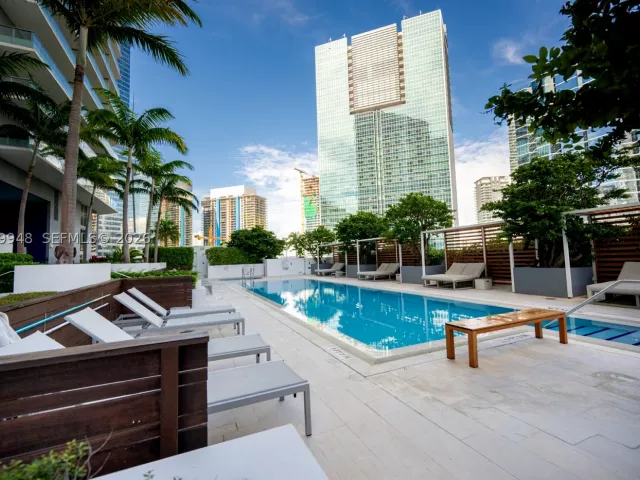 1-bedroom condo for sale in Miami - 1300 Brickell Bay Dr 710 - MondialRealty