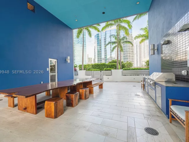 1-bedroom condo for sale in Miami - 1300 Brickell Bay Dr 710 - MondialRealty