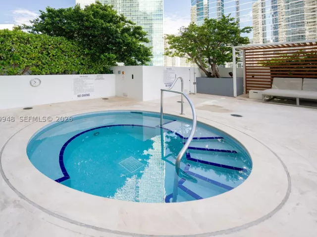 1-bedroom condo for sale in Miami - 1300 Brickell Bay Dr 710 - MondialRealty