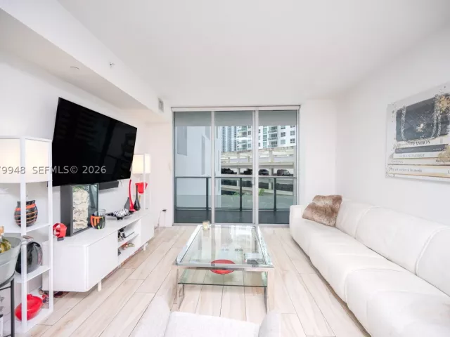1-bedroom condo for sale in Miami - 1300 Brickell Bay Dr 710 - MondialRealty