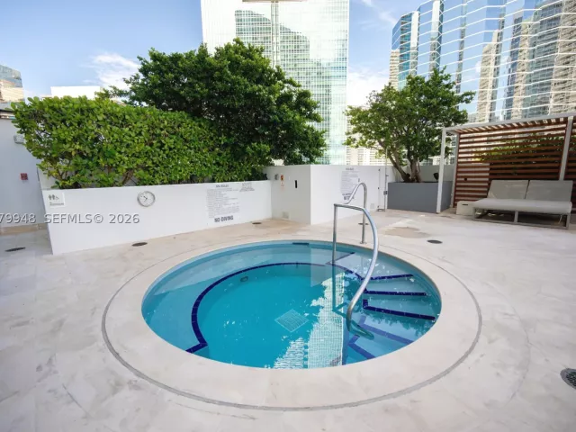 1-bedroom condo for sale in Miami - 1300 Brickell Bay Dr 710 - MondialRealty