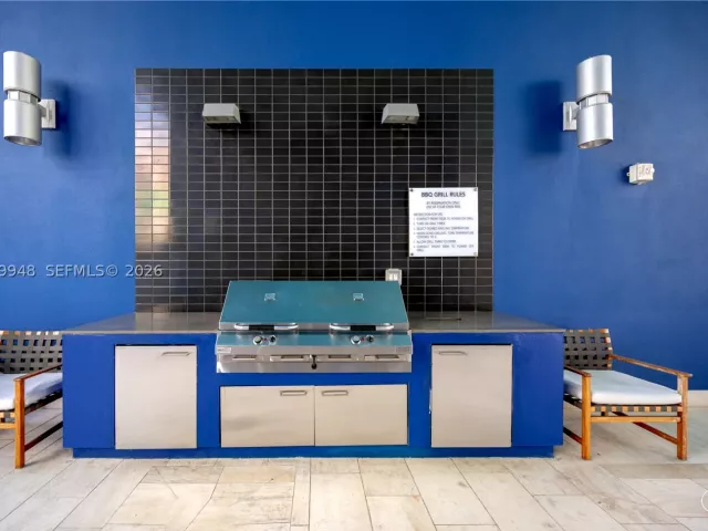 1-bedroom condo for sale in Miami - 1300 Brickell Bay Dr 710 - MondialRealty