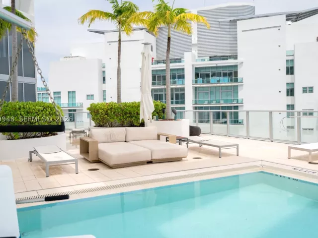1-bedroom condo for sale in Miami - 1300 Brickell Bay Dr 710 - MondialRealty