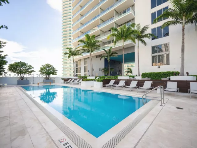 1-bedroom condo for sale in Miami - 1300 Brickell Bay Dr 710 - MondialRealty