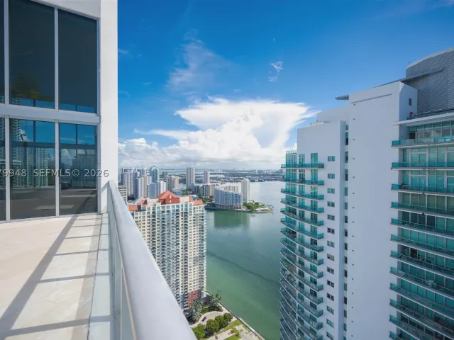 1-bedroom condo for sale in Miami - 1300 Brickell Bay Dr 710 - MondialRealty