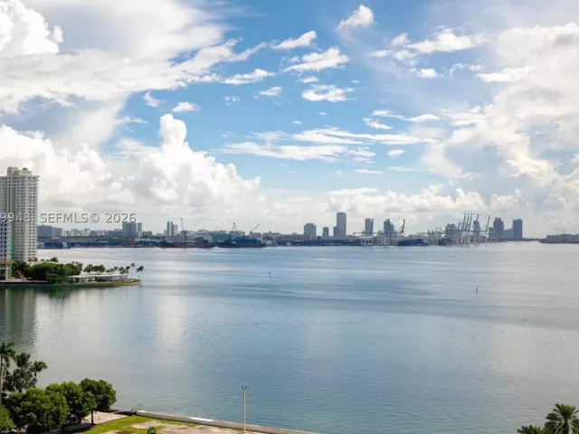 1-bedroom condo for sale in Miami - 1300 Brickell Bay Dr 710 - MondialRealty