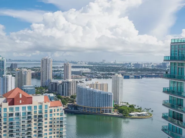 1-bedroom condo for sale in Miami - 1300 Brickell Bay Dr 710 - MondialRealty