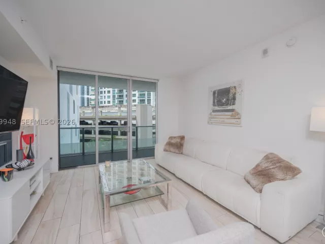 1-bedroom condo for sale in Miami - 1300 Brickell Bay Dr 710 - MondialRealty