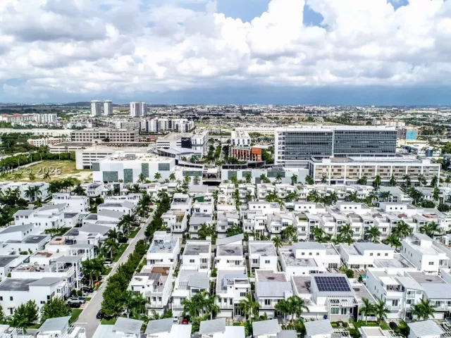 5-bedroom home for sale in Doral - 8249 NW 34th Dr - MondialRealty