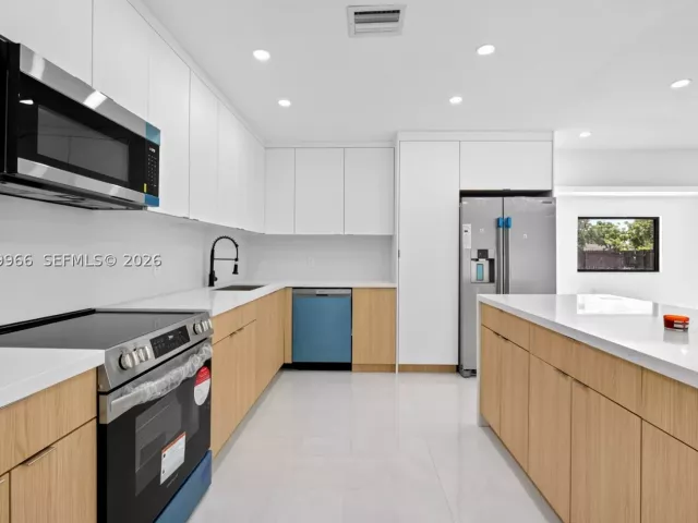 3-bedroom home for sale in Miami - 1200 NE 204th Ter - MondialRealty