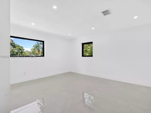 3-bedroom home for sale in Miami - 1200 NE 204th Ter - MondialRealty