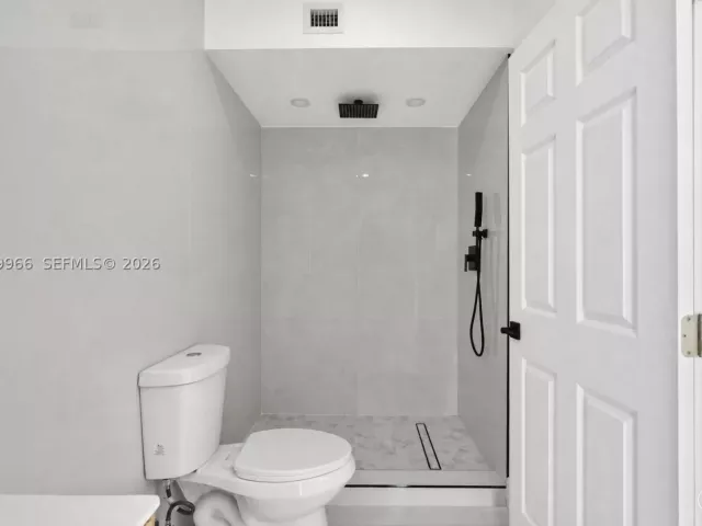 3-bedroom home for sale in Miami - 1200 NE 204th Ter - MondialRealty