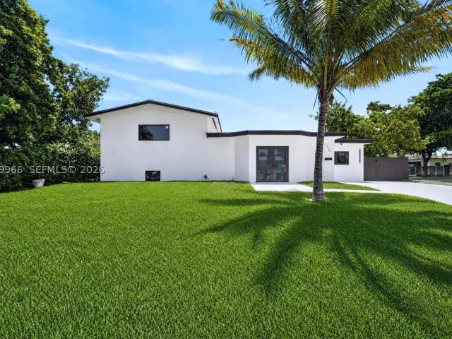 3-bedroom home for sale in Miami - 1200 NE 204th Ter - MondialRealty
