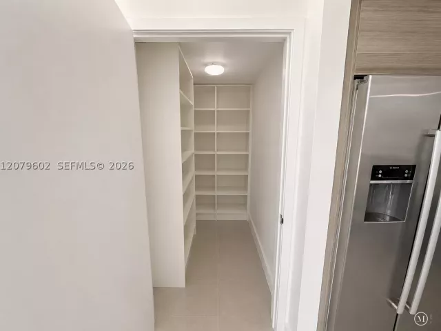 1-bedroom condo for rent in Miami Beach - 6620 Indian Creek Dr 418 - MondialRealty
