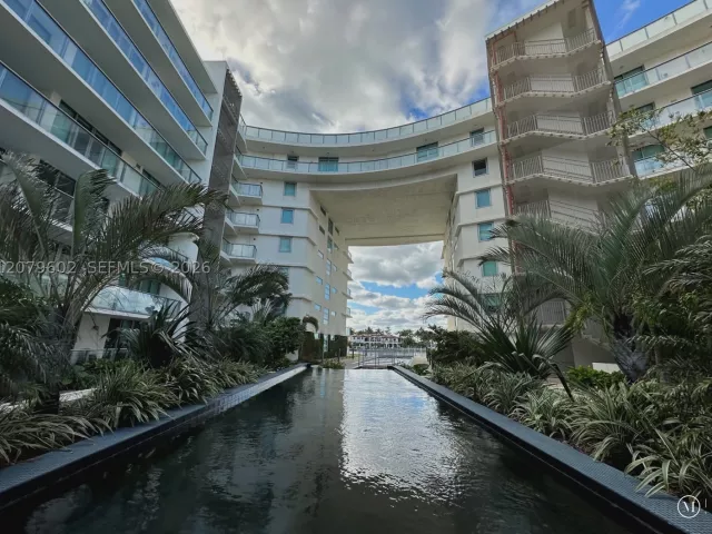 1-bedroom condo for rent in Miami Beach - 6620 Indian Creek Dr 418 - MondialRealty