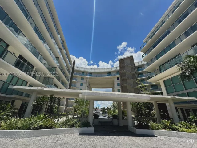 1-bedroom condo for rent in Miami Beach - 6620 Indian Creek Dr 418 - MondialRealty