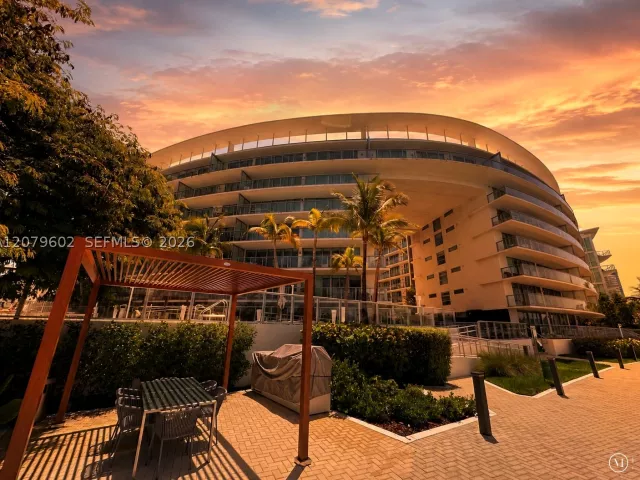 1-bedroom condo for rent in Miami Beach - 6620 Indian Creek Dr 418 - MondialRealty