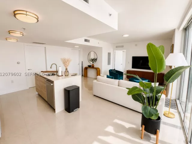 1-bedroom condo for rent in Miami Beach - 6620 Indian Creek Dr 418 - MondialRealty