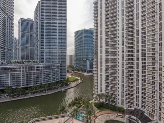 2-bedroom condo for rent in Miami - 801 Brickell Key Blvd 2110 - MondialRealty