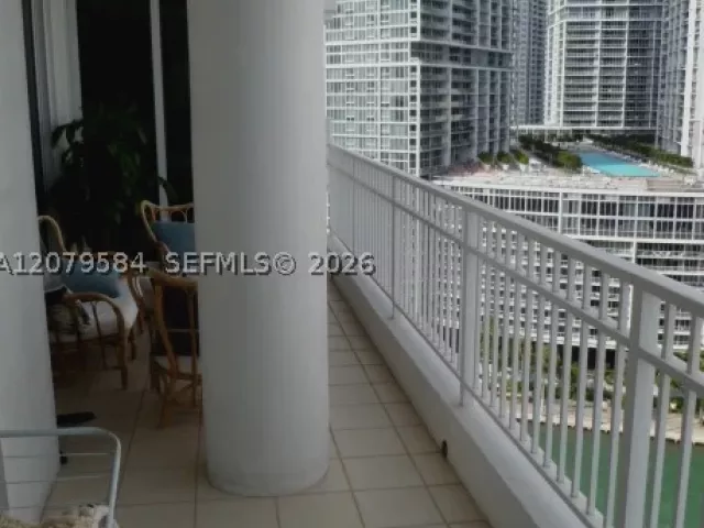 2-bedroom condo for rent in Miami - 801 Brickell Key Blvd 2110 - MondialRealty