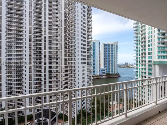 2-bedroom condo for rent in Miami - 801 Brickell Key Blvd 2110 - MondialRealty