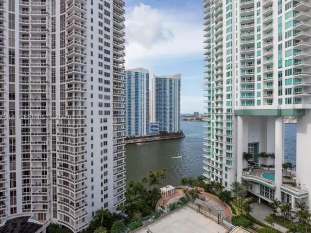 2-bedroom condo for rent in Miami - 801 Brickell Key Blvd 2110 - MondialRealty