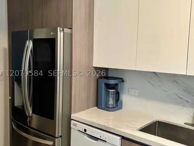 2-bedroom condo for rent in Miami - 801 Brickell Key Blvd 2110 - MondialRealty