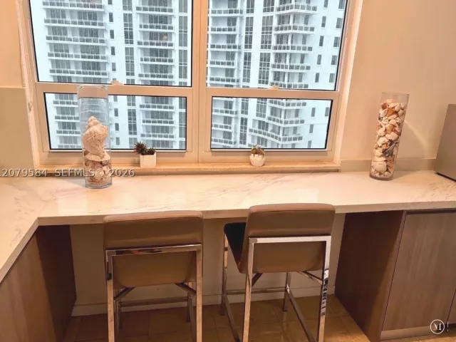 2-bedroom condo for rent in Miami - 801 Brickell Key Blvd 2110 - MondialRealty