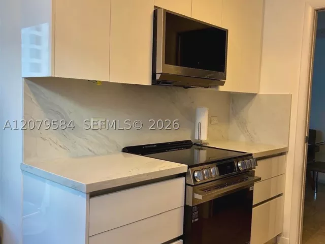 2-bedroom condo for rent in Miami - 801 Brickell Key Blvd 2110 - MondialRealty
