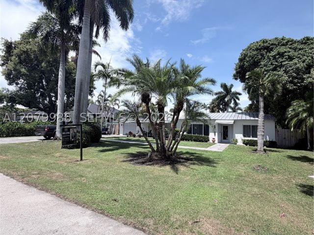 3-bedroom home for sale in Fort Lauderdale - 2421 NE 13th St - MondialRealty