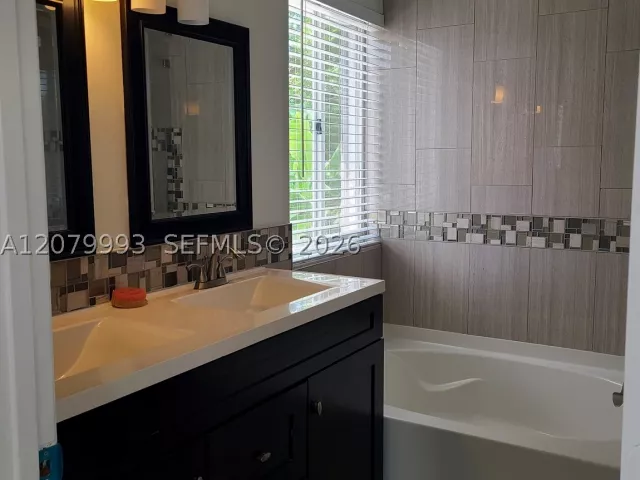 4-bedroom home for sale in Pembroke Pines - 8820 SW 13th St - MondialRealty