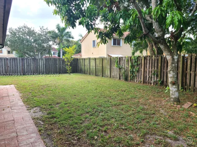 4-bedroom home for sale in Pembroke Pines - 8820 SW 13th St - MondialRealty