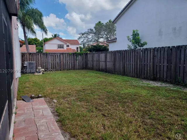 4-bedroom home for sale in Pembroke Pines - 8820 SW 13th St - MondialRealty
