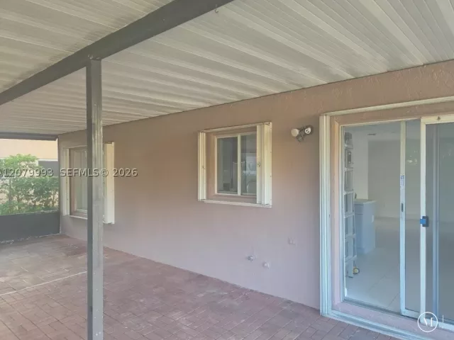 4-bedroom home for sale in Pembroke Pines - 8820 SW 13th St - MondialRealty