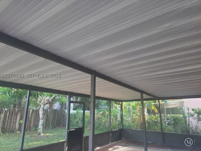 4-bedroom home for sale in Pembroke Pines - 8820 SW 13th St - MondialRealty